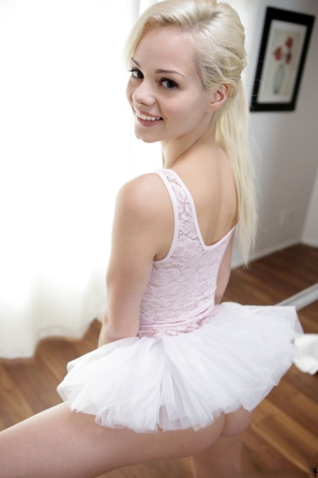 Elsa Jean star exclusive pic