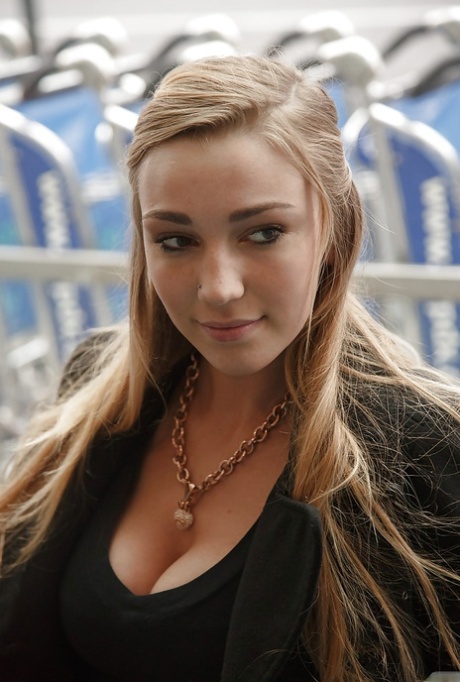 Kendra Sunderland high quality star images