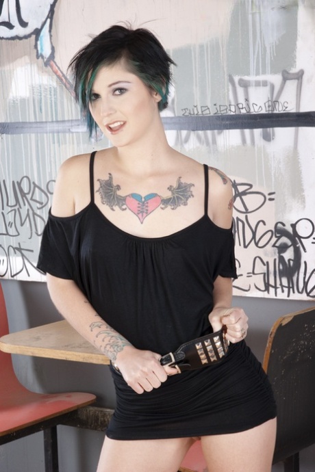 Kleio Valentien star hot img