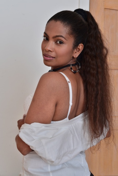 Alishaa Mae naked actress pictures