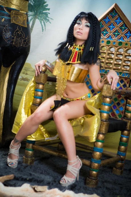 Cleopatra model perfect pictures