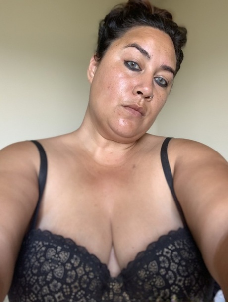 bbw girl big boobs erotic pic