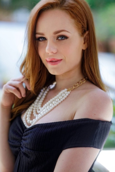 Ella Hughes pretty model image