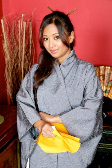 Kina Kai art model picture